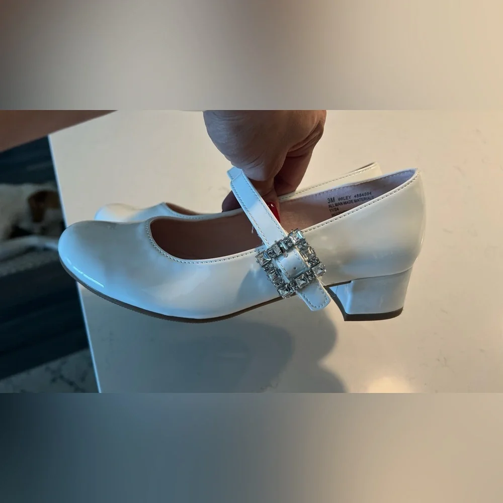 Kelly & Katie Wiley Mary Jane Pump - size 3